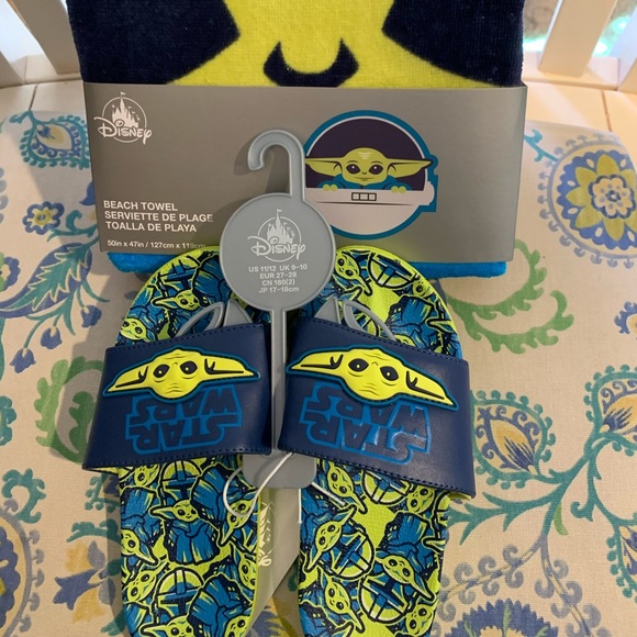 Star wars baby yoda towel and flip flops - Picture 2 of 4